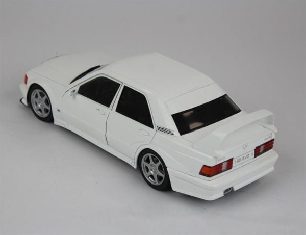 Solido 1801007 1/18 Ölçek, 1990 Mercedes Benz 190E Evo2, Beyaz, Sergilemeye Hazır Metal Araba Modeli