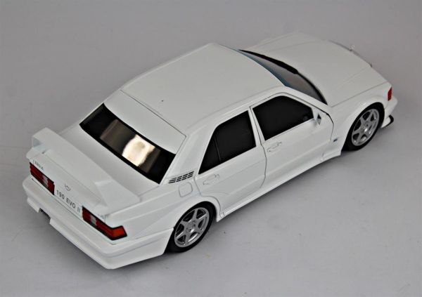 Solido 1801007 1/18 Ölçek, 1990 Mercedes Benz 190E Evo2, Beyaz, Sergilemeye Hazır Metal Araba Modeli