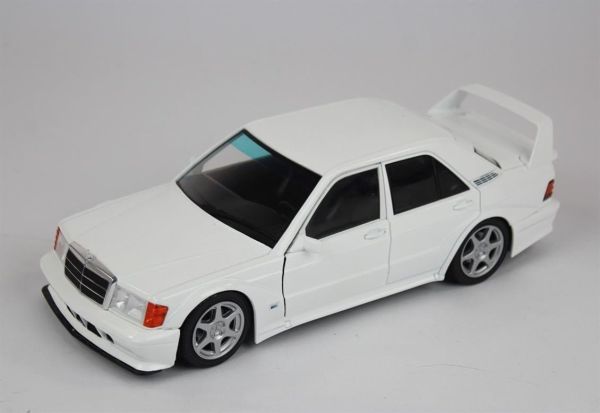 Solido 1801007 1/18 Ölçek, 1990 Mercedes Benz 190E Evo2, Beyaz, Sergilemeye Hazır Metal Araba Modeli