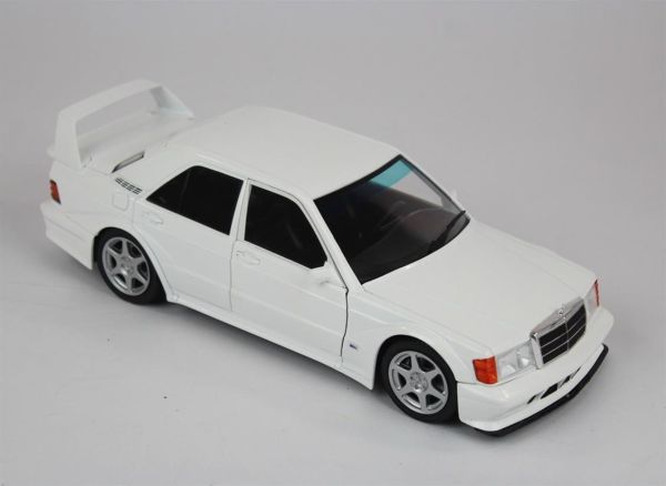 Solido 1801007 1/18 Ölçek, 1990 Mercedes Benz 190E Evo2, Beyaz, Sergilemeye Hazır Metal Araba Modeli