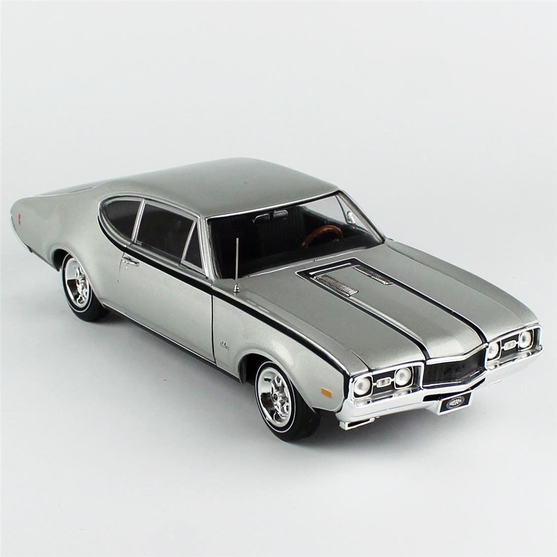 AutoWorld AMM1287 1/18 Ölçek, 1968 Oldsmobile Hurst Olds 2-Door Post (MCACN), Sergilemeye Hazır Metal Araba Modeli