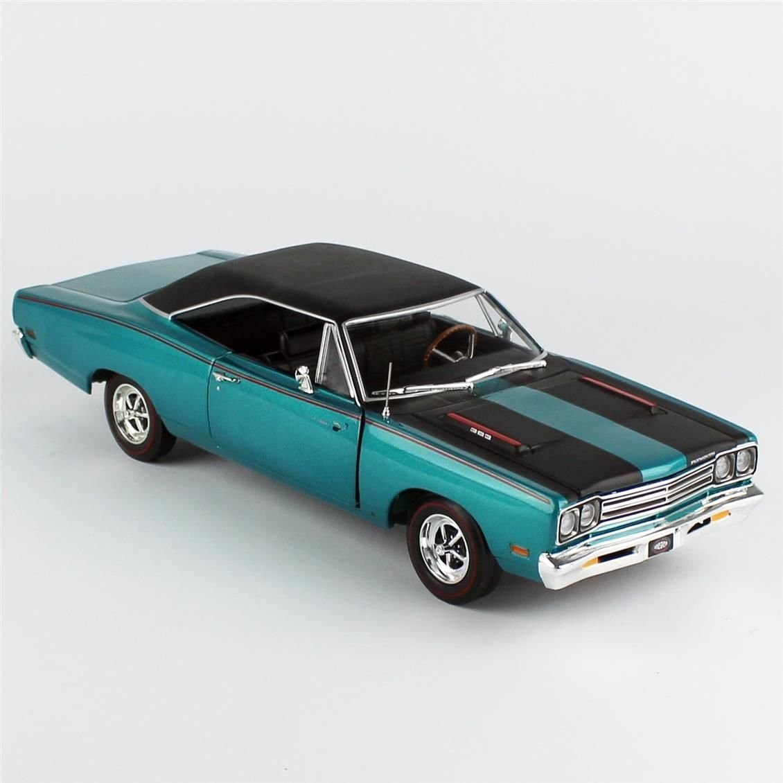 AutoWorld AMM1289 1/18 Ölçek, 1969 Plymouth Road Runner Hardtop (MCACN), Q5 Turquoise, Sergilemeye Hazır Metal Araba Modeli