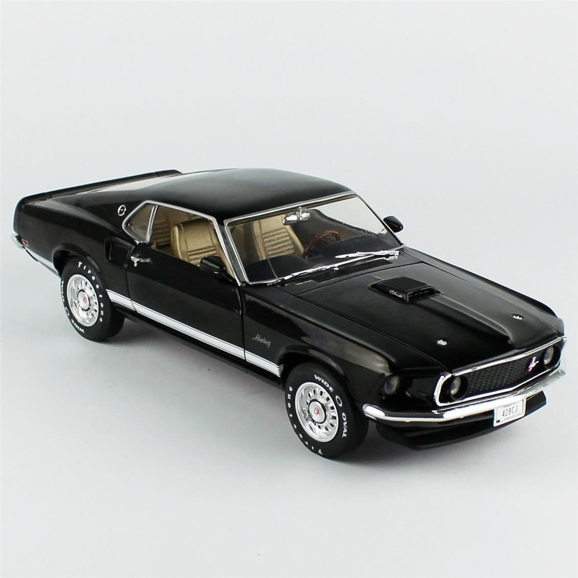 AutoWorld AMM1292 1/18 Ölçek, 1969 Mustang GT 2+2, Raven Black, Sergilemeye Hazır Metal Araba Modeli