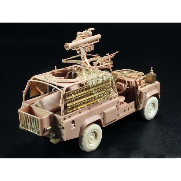 HobbyBoss 82447 1/35 Ölçek, Land Rover WMIK w/MILAN ATGM, Askeri Cip, Plastik Model kiti