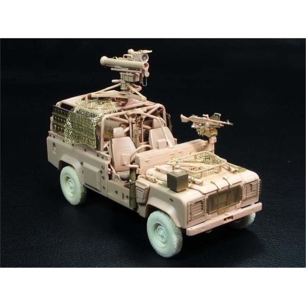 HobbyBoss 82447 1/35 Ölçek, Land Rover WMIK w/MILAN ATGM, Askeri Cip, Plastik Model kiti