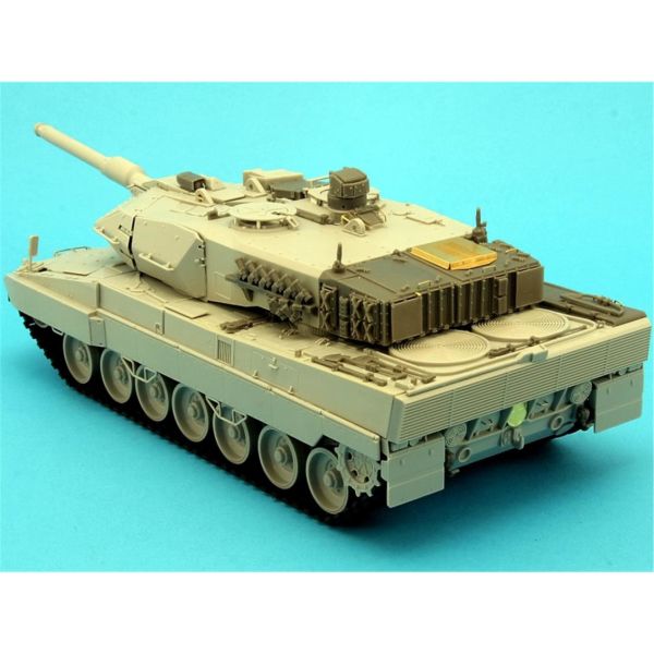 HobbyBoss 82405 1/35 Ölçek, Danish Leopard 2A5DK Tank, Plastik Model kiti