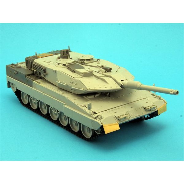 HobbyBoss 82405 1/35 Ölçek, Danish Leopard 2A5DK Tank, Plastik Model kiti