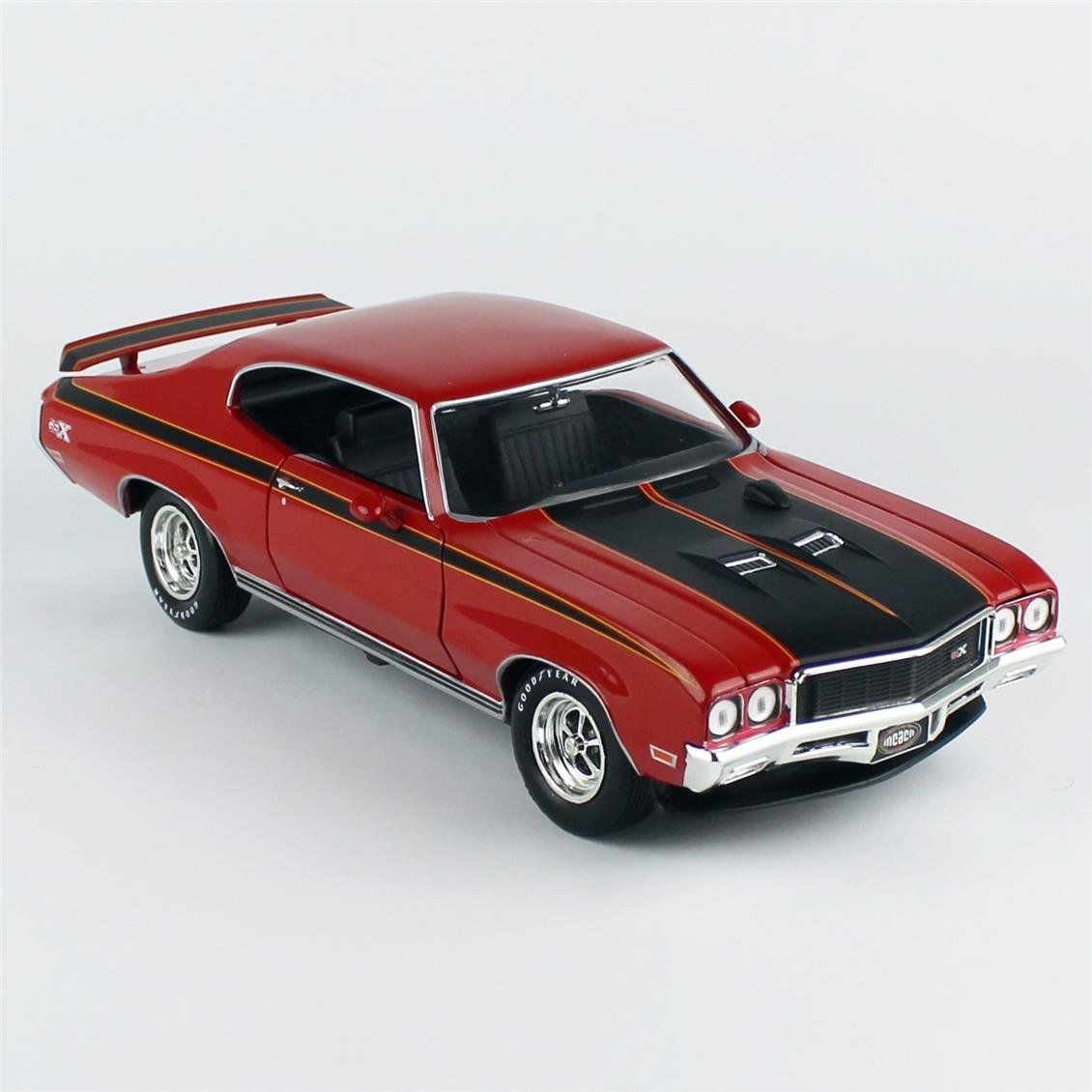 AutoWorld AMM1301 1/18 Ölçek, 1972 Buick GSX (Class of 1972 & MCACN), Fire Red, Sergilemeye Hazır Metal Araba Modeli