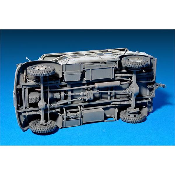 MiniArt L1500A (Kfz.70) Alman Personel Arabası