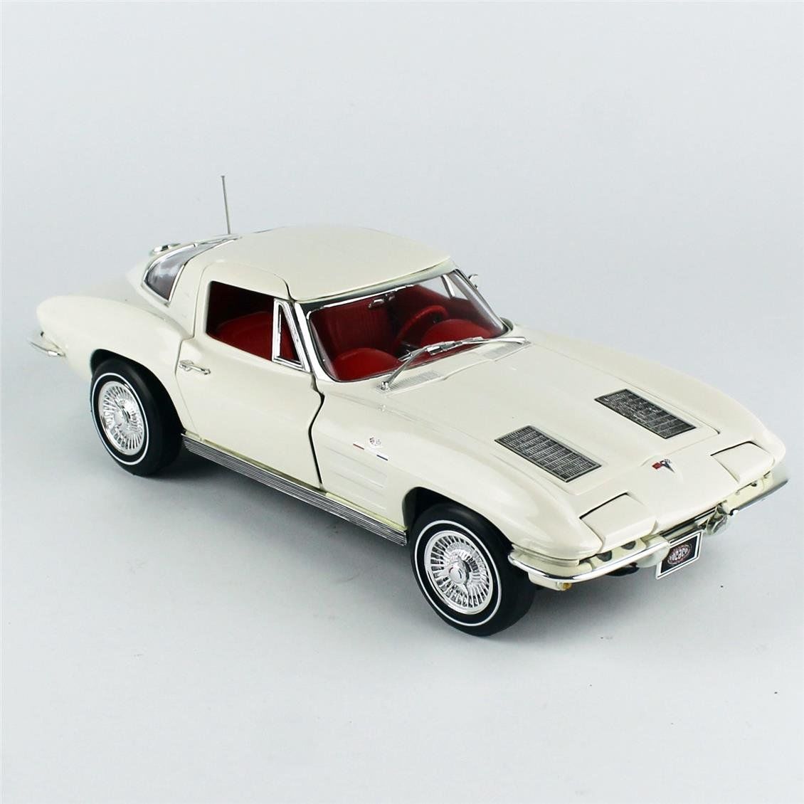 AutoWorld AMM1308 1/18 Ölçek, 1963 Chevrolet Corvette Split Window Coupe (MCACN), Ermine White, Sergilemeye Hazır Metal Araba M