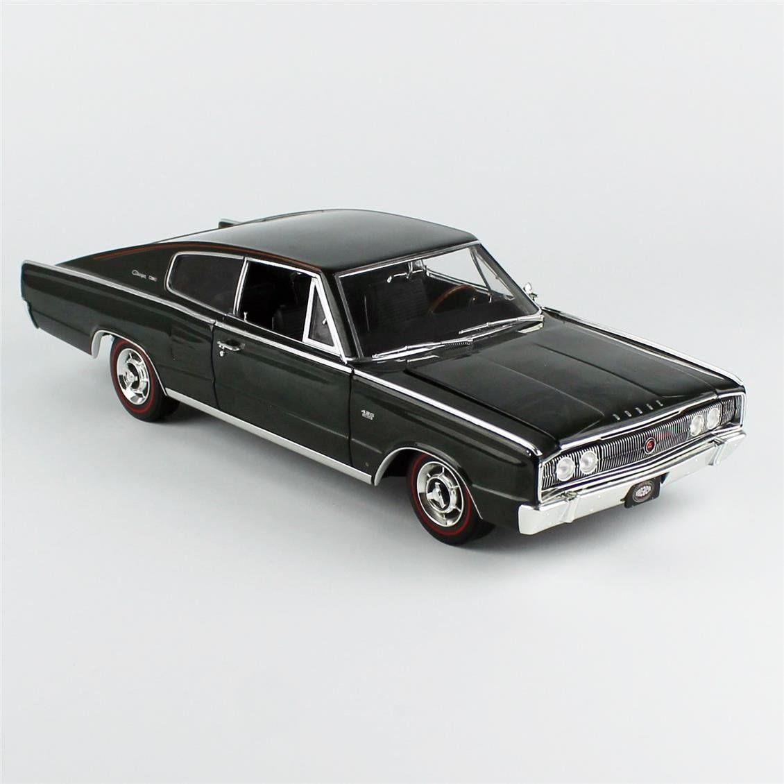 AutoWorld AMM1320 1/18 Ölçek, 1966 Dodge Charger Hardtop (MCACN), GG1 Dark Green, Sergilemeye Hazır Metal Araba Modeli