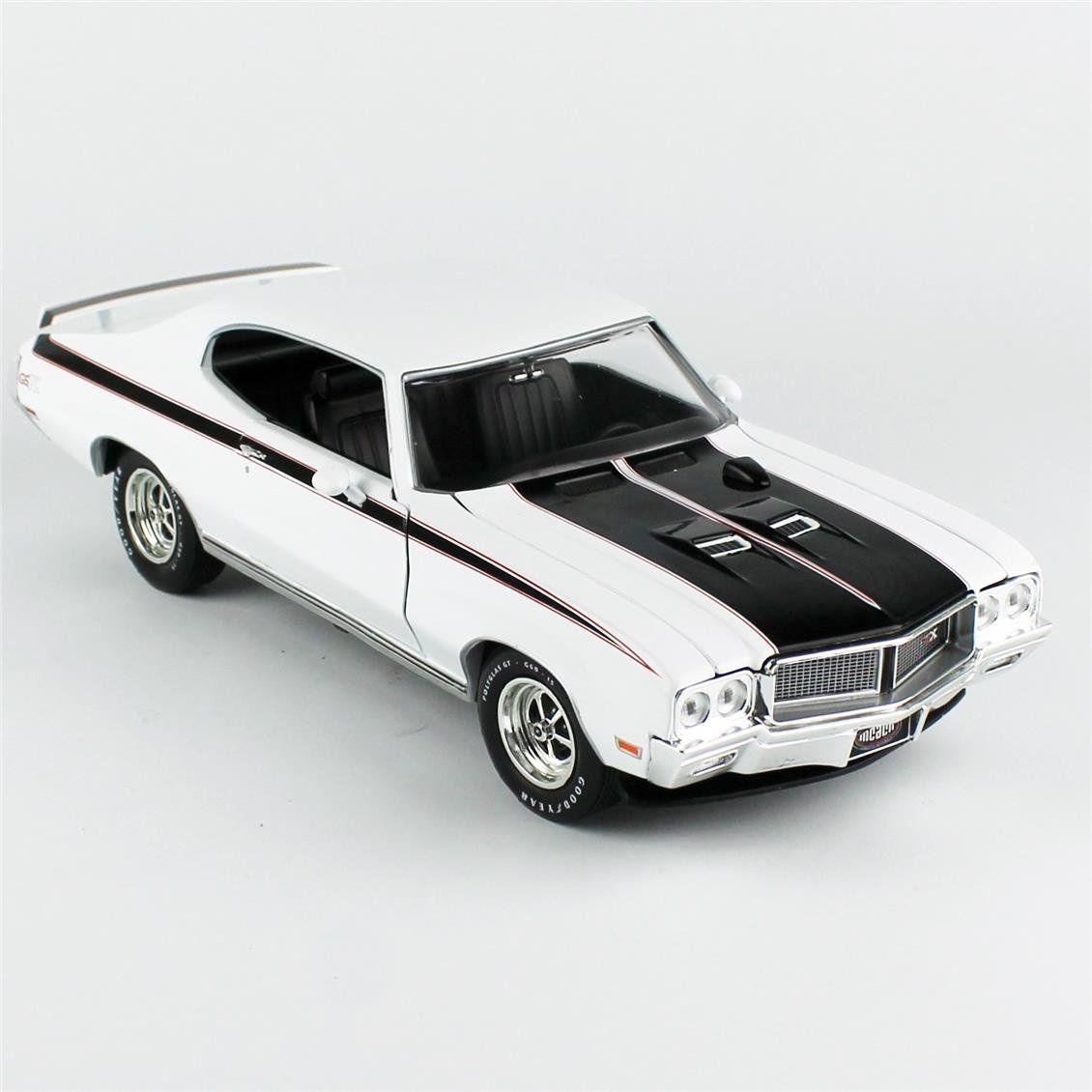 AutoWorld AMM1322 1/18 Ölçek, 1970 Buick Hardtop GSX (MCACN), Apollo White, Sergilemeye Hazır Metal Araba Modeli