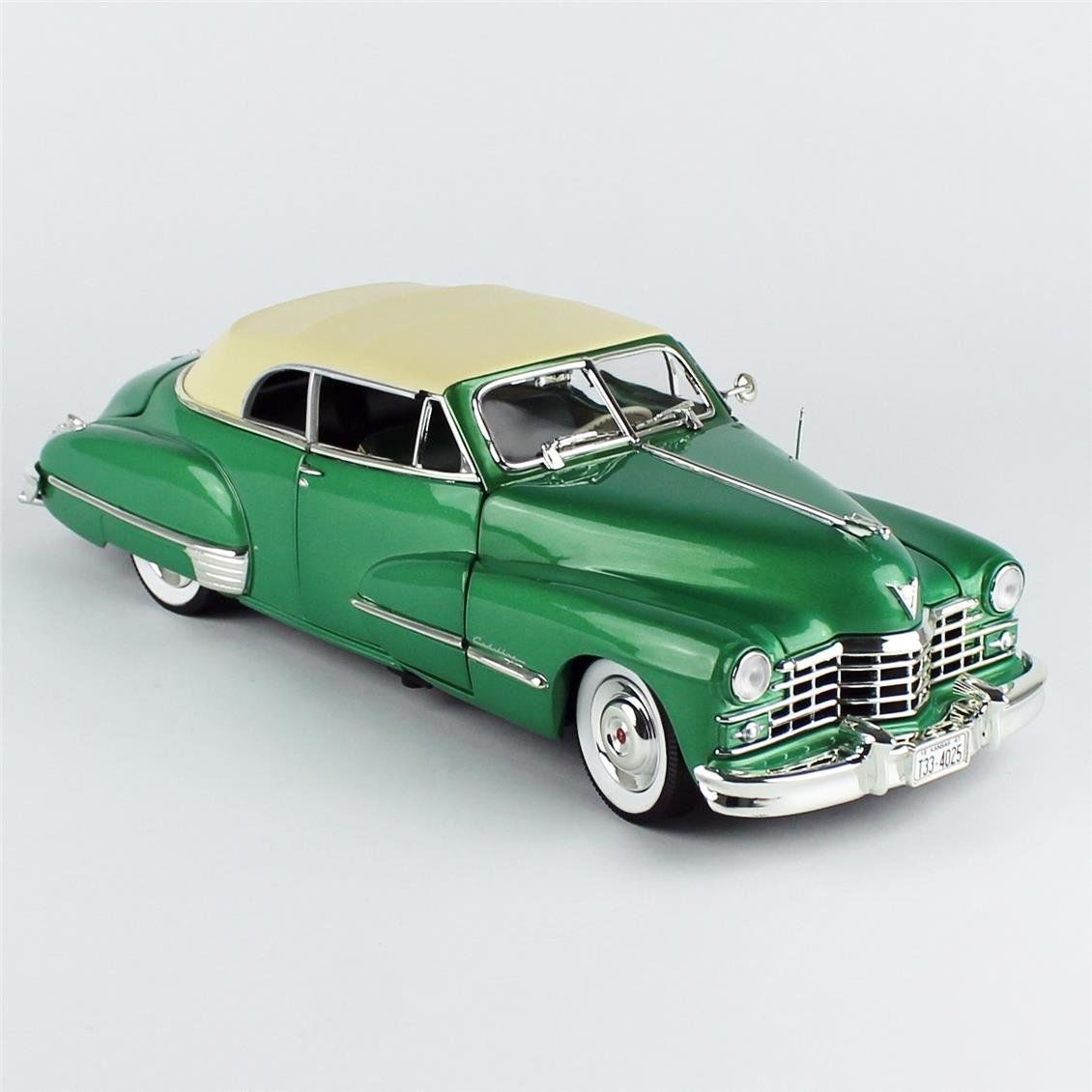 AutoWorld AW315 1/18 Ölçek, 1947 Cadillac Series 62 Cabriolet, Ardsley Green, Sergilemeye Hazır Metal Araba Modeli