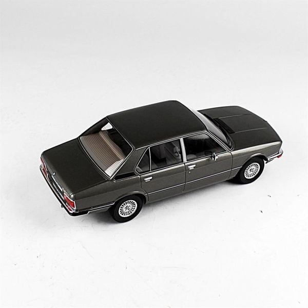 MCG 18121 1/18 Ölçek, 1973 Bmw 5ER, E12, Antrasit, Sergilemeye Hazır Metal Araba Modeli