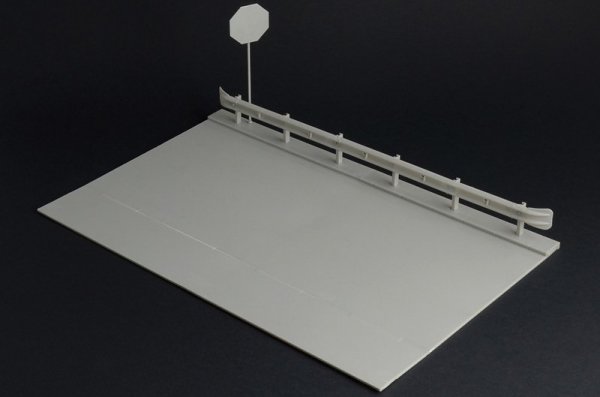 1/24 Guard Rail adn Road Section