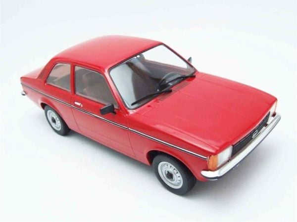 Triple9 Collection 1800121 1/18 Ölçek, Opel Kadett C2 1977 ,4 Kapılı, Altın, Sergilemeye Hazır Metal Araba Modeli