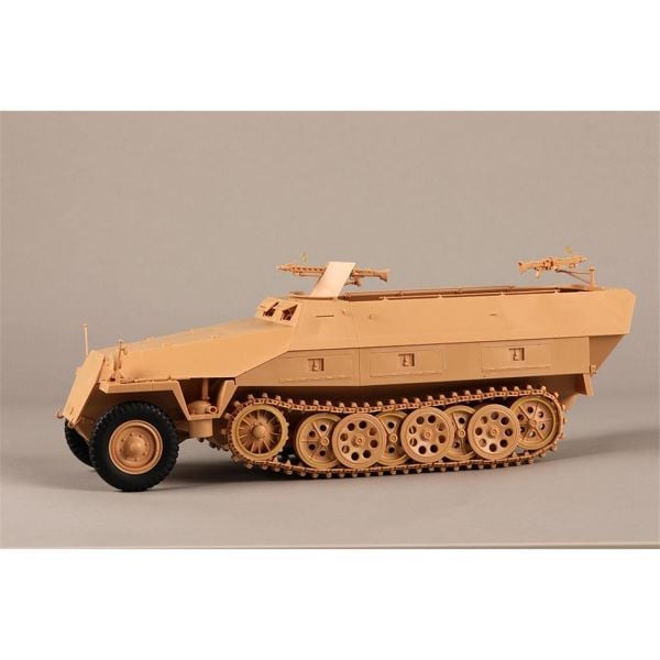 Trumpeter 00942 1/16 Ölçek, Sd.Kfz. 251D Yarı Paletli Zırhlı Personel Taşıyıcı, Plastik Model Kiti