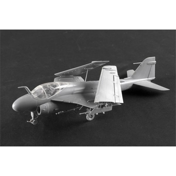 Trumpeter 01641 1/72 Ölçek, A-6E Intruder Savaş Uçağı, Plastik Model Kiti