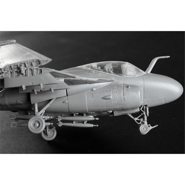 Trumpeter 01641 1/72 Ölçek, A-6E Intruder Savaş Uçağı, Plastik Model Kiti