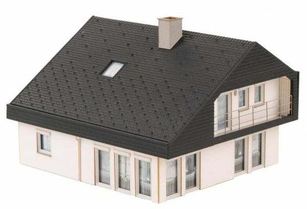 Faller 130642 1/87 Ölçek, Metal Çatılı Villa, Plastik Model Kiti