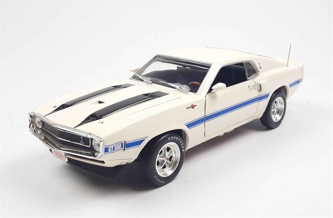 AutoWorld AMM1229 1/18 Ölçek, 1970 Shelby GT-500 (Class of 1970), Wimbleton White, Sergilemeye Hazır Metal Araba Modeli