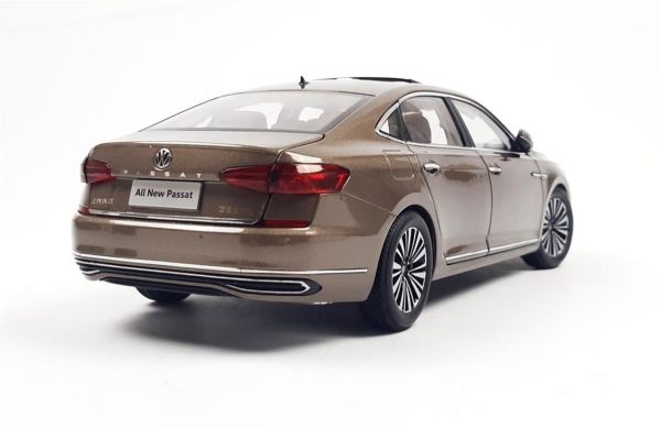 Paudi Model 2369BR 1/18 Ölçek, 2016 Volkswagen Passat, Kahverengi, Sergilemeye Hazır Metal Araba Modeli