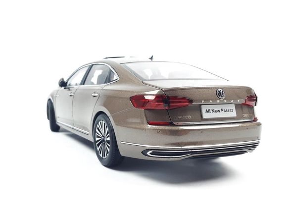 Paudi Model 2534BR 1/18 Ölçek, 2019 Volkswagen Passat, Kahverengi, Sergilemeye Hazır Metal Araba Modeli