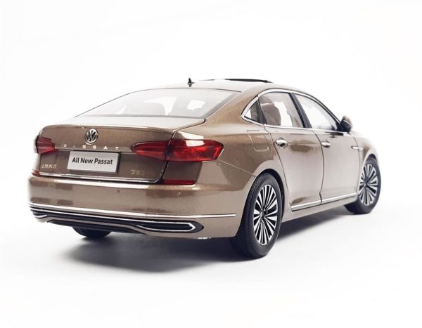 Paudi Model 2534BR 1/18 Ölçek, 2019 Volkswagen Passat, Kahverengi, Sergilemeye Hazır Metal Araba Modeli