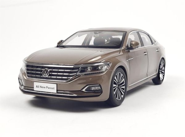 Paudi Model 2534BR 1/18 Ölçek, 2019 Volkswagen Passat, Kahverengi, Sergilemeye Hazır Metal Araba Modeli