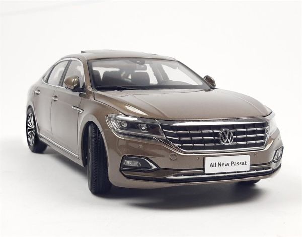 Paudi Model 2534BR 1/18 Ölçek, 2019 Volkswagen Passat, Kahverengi, Sergilemeye Hazır Metal Araba Modeli