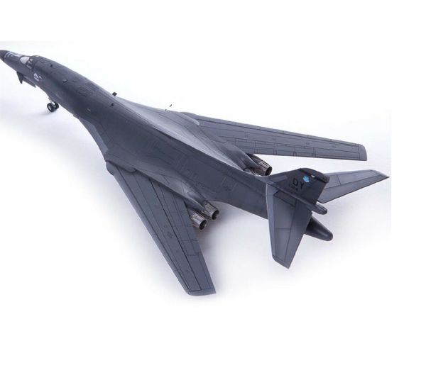 Academy 12620 1/144 Ölçek, ABD Hava Kuvvetleri B-1B Lancer Savaş Uçağı , Plastik Maketi