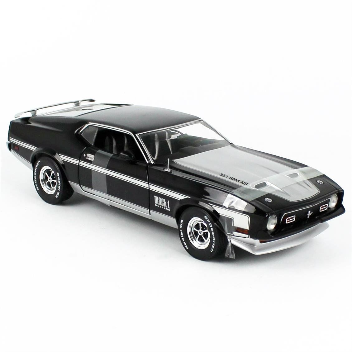 Sunstar 3639 1/18 Ölçek, 1971 Ford Mustang MACH 1, Kuzgun Siyahı, Sergilemeye Hazır Metal Araba Modeli