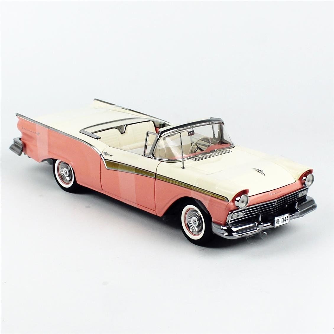 Sunstar 1344 1/18 Ölçek, 1957 Ford Fairlane 500 Skyliner, Mercan/Beyaz, Sergilemeye Hazır Metal Araba Modeli