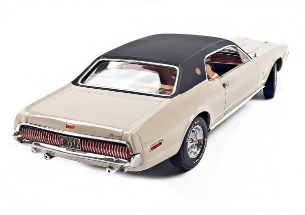 Sunstar 1572 1/18 Ölçek, 1968 Mercury Cougar XR7G, Açık Kahve, Sergilemeye Hazır Metal Araba Modeli