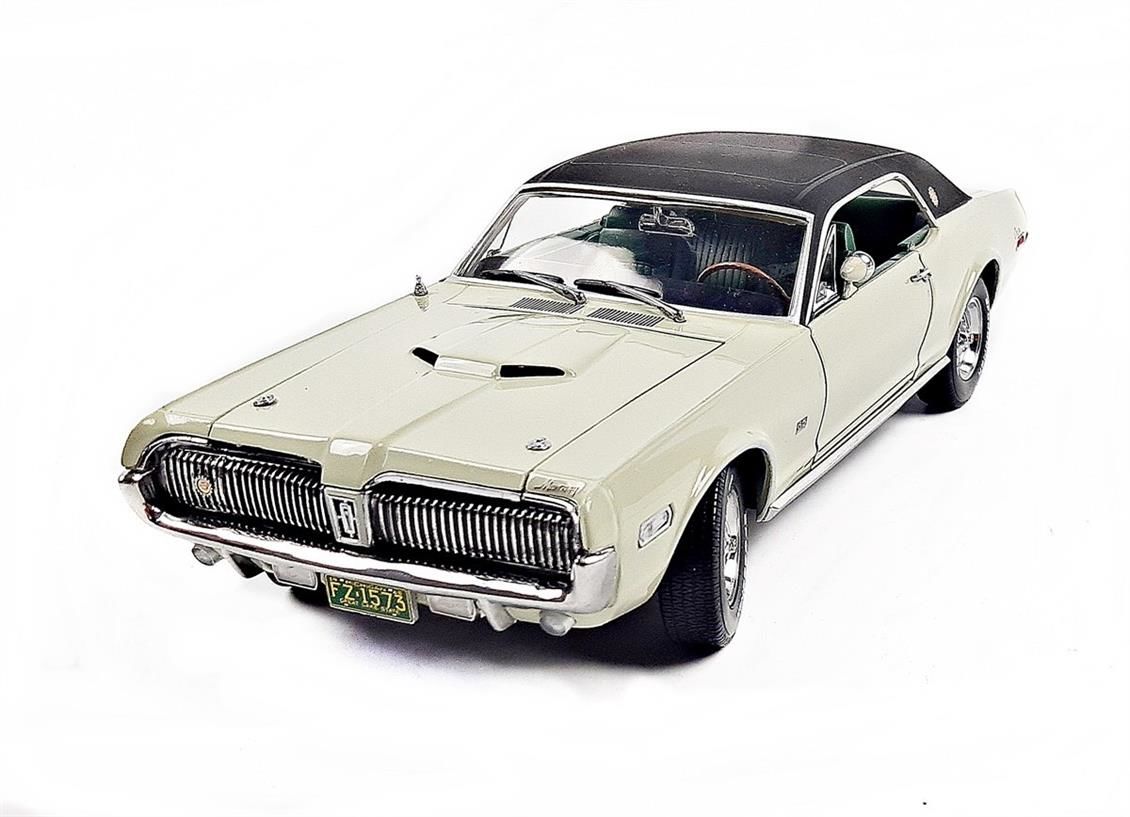 Sunstar 1573 1/18 Ölçek, 1968 Mercury Cougar XR7G, Deniz Yeşili, Sergilemeye Hazır Metal Araba Modeli