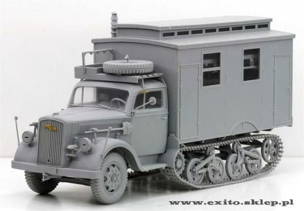 Dragon 6766 1/35 Ölçek, Sd.Kfz.3 Yarı Paletli Ambülans Plastik Model Kiti