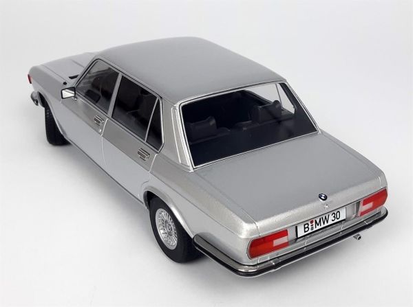 KKscale 180403 1/18 Ölçek, 1971 Bmw 3.0S E3 2 Series, Gümüş, Sergilemeye Hazır Metal Araba Modeli