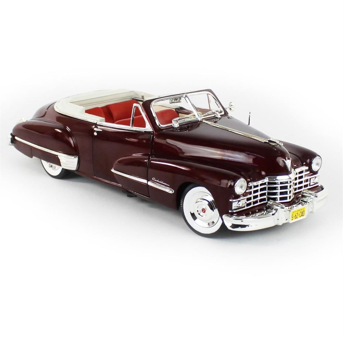 AutoWorld AW273 1/18 Ölçek, 1947 Cadillac Series 62 Cabriolet, Burgundy, Sergilemeye Hazır Metal Araba Modeli