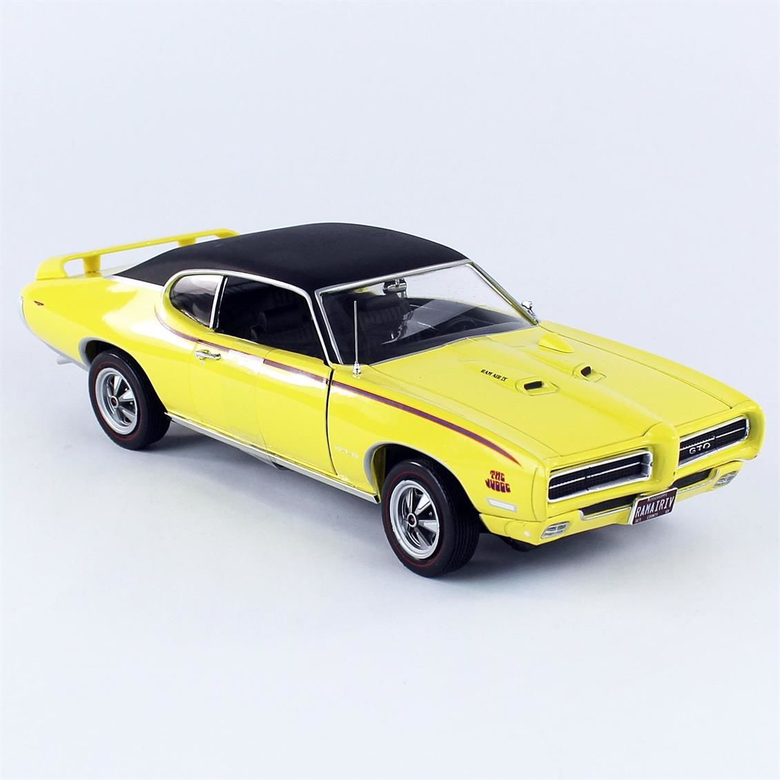 AutoWorld AMM1252 1/18 Ölçek, 1969 Pontiac GTO Judge, Goldenrod Yellow, Sergilemeye Hazır Metal Araba Modeli