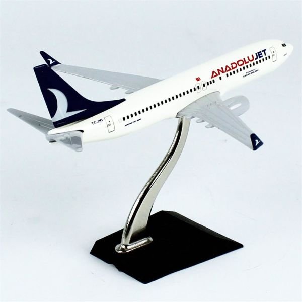 THY056 1/250 Ölçek, Anadolu Jet Logolu Boeing B737-800 Yolcu Uçağı, Sergilemeye Hazır Ahşap Standlı Metal Model