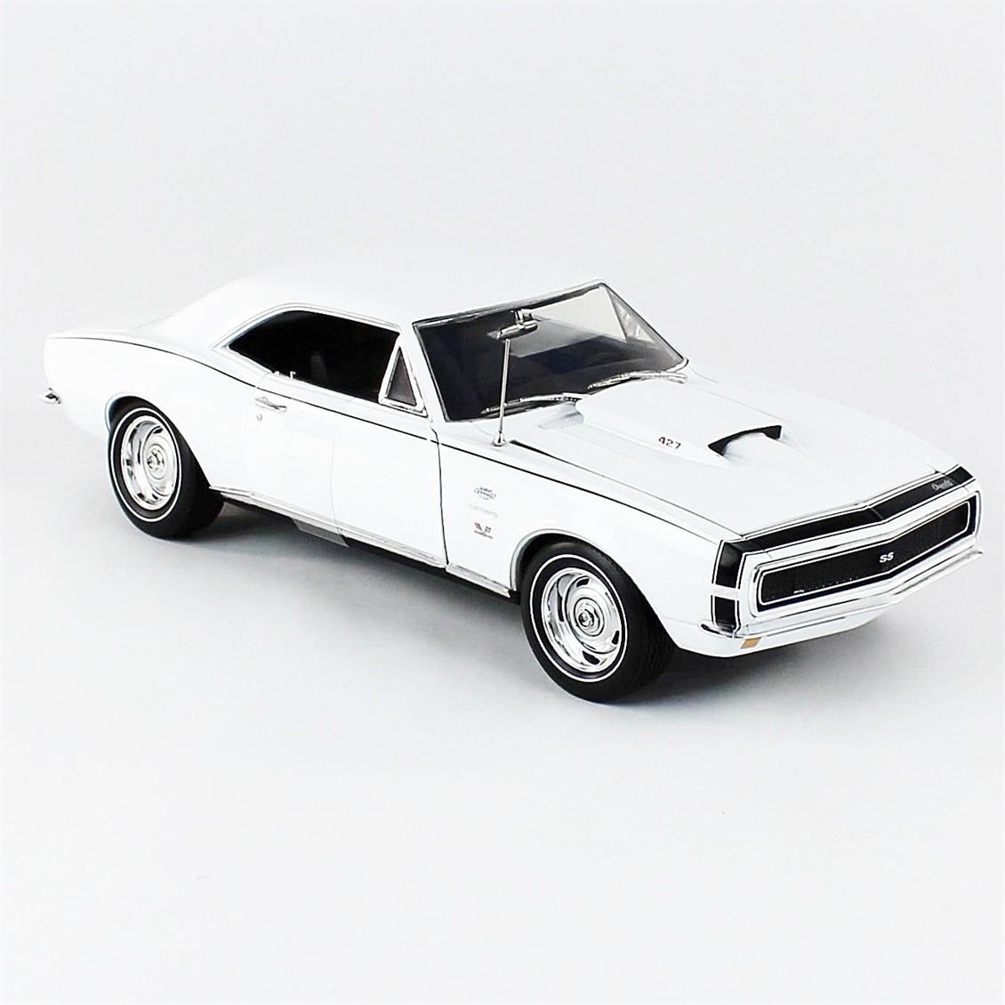 Autoworld AMM1261 1/18 Ölçek, 1967 Chevy Camaro HT MCACN, White, Sergilemeye Hazır Metal Araba Maketi