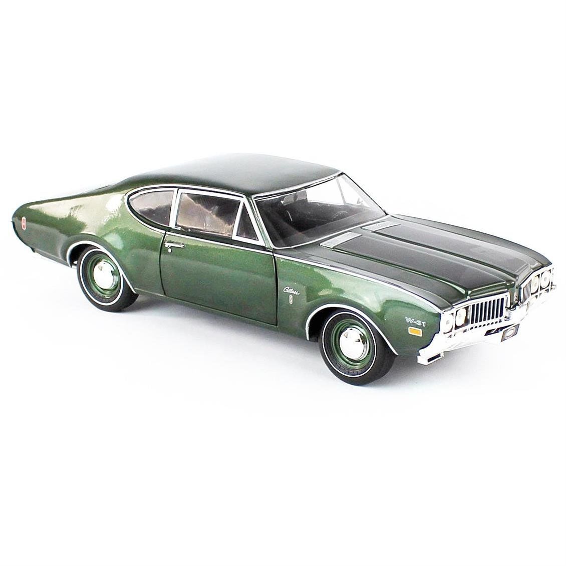 Autoworld AMM1271 1/18 Ölçek, 1969 Olds Cutlass W31 MCACN, Glade Green, Sergilemeye Hazır Metal Araba Maketi