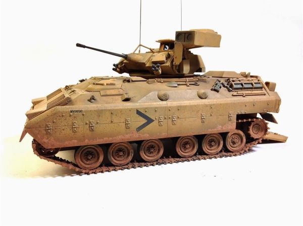 Academy 13237 1/35 Ölçek, M2 Bradley Amerikan Zırhlı Personel Taşıyıcı, Plastik Model kiti