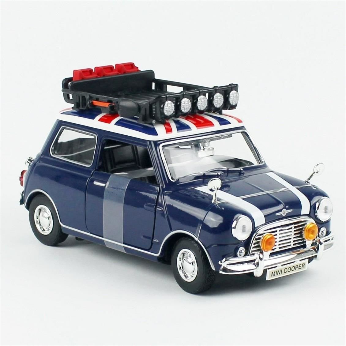 Motormax 76741 1/18 Ölçek, Classic Mini Cooper, Tavan Bagajlı, Mavi/Beyaz/Kırmızı, Sergilemeye Hazır Metal Treyler Dorsesi Mode