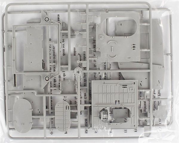 HobbyBoss 82417 1/35 Ölçek, AAVR-7A1 Amfibi Hücum Aracı Maketi