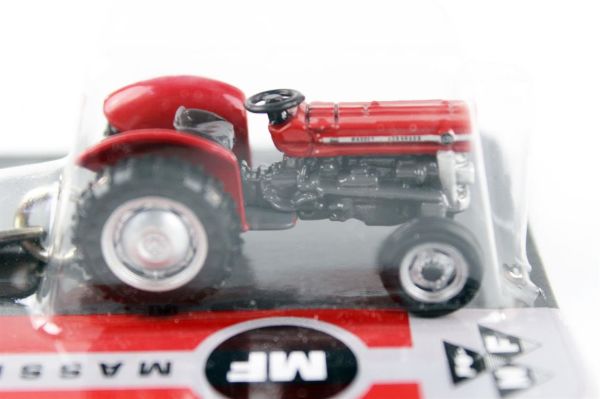 Universal Hobbies UH5566 Massey Ferguson 135 Traktör, Metal Anahtarlık