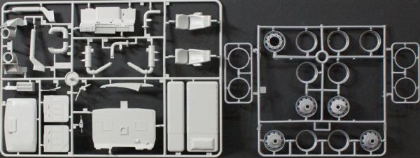 Italeri 3820S 1/24 Ölçek, Amerikan Superliner Çekici, Plastik Model kiti