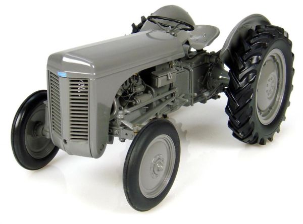 Universal Hobbies UH2690 1/16 Ölçek, Ferguson TEA 20 Traktör, Sergilemeye Hazır Metal Tarımsal Makina Modeli