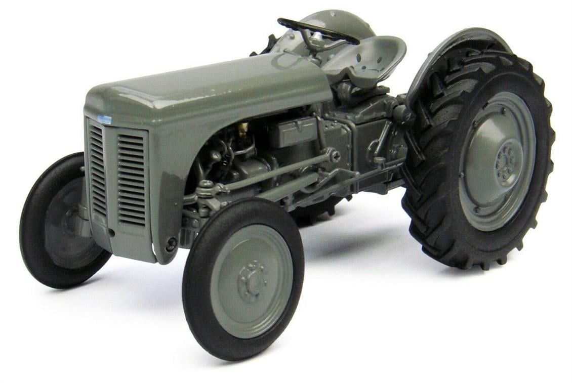 Universal Hobbies UH4189 1/32 Ölçek, Ferguson TEA-20 Traktör, Sergilemeye Hazır Metal Tarımsal Makina Modeli