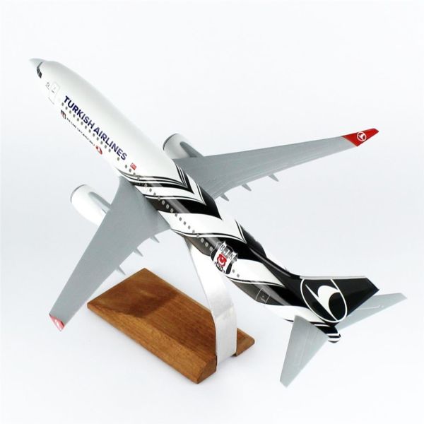 THY006 1/100 Ölçek, THY Beşiktaş Logolu B737-800 Yolcu Uçağı, Sergilemeye Hazır Ahşap Standlı Model